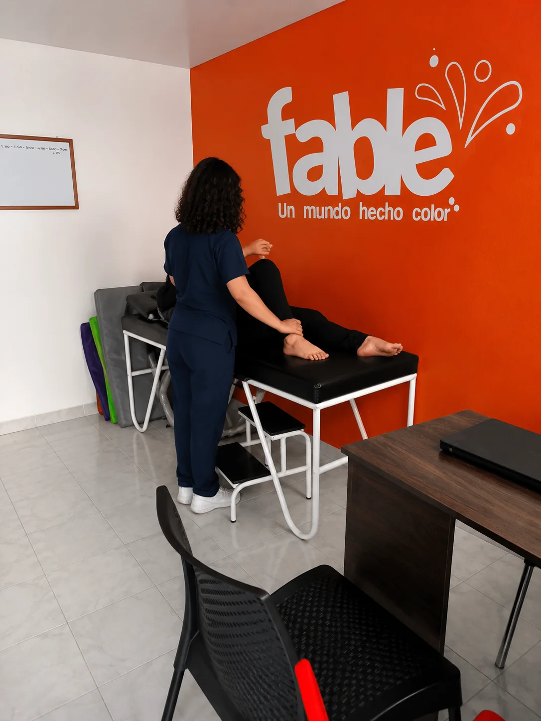 Fisioterapeuta y especialista en rehabilitación de Fable IPS atendiendo en Bogotá